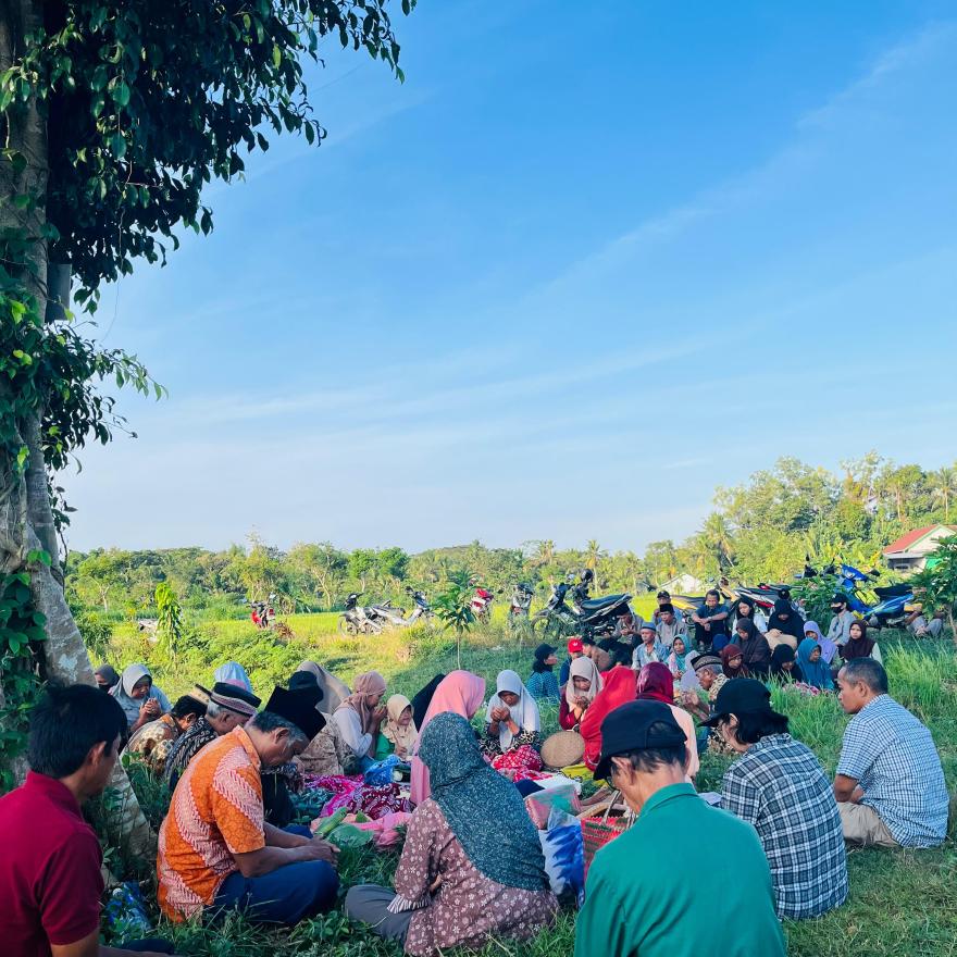 GALANG KEBERSAMAAN DALAM NUANSA RELIGI BERBALUT TRADISI